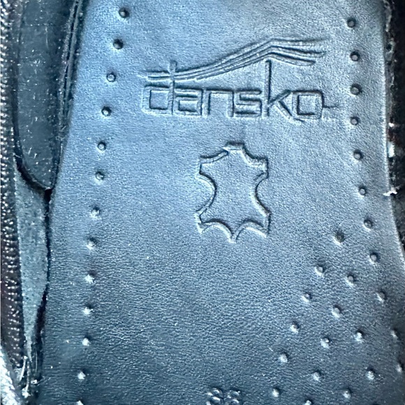 Dansko womens red and black calf hair cheetah comfortable clogs size 38 (7.5-8) - Picture 13 of 14